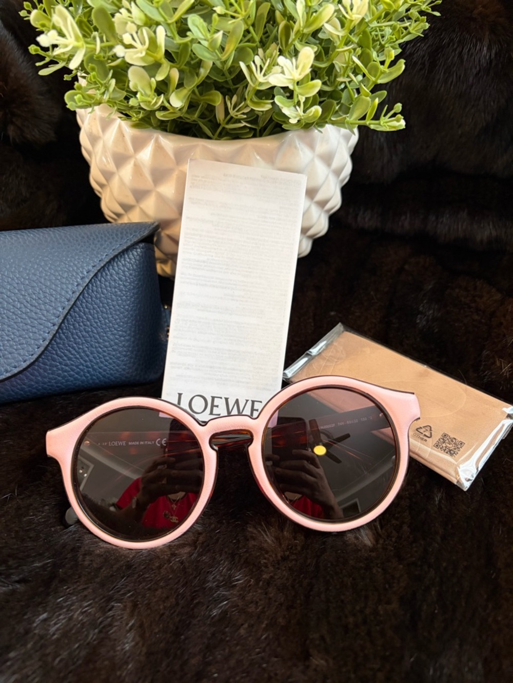 🩷Brand new Loewe Women's Baby Pink Round Sunglasses🩷Perfect summer accessory